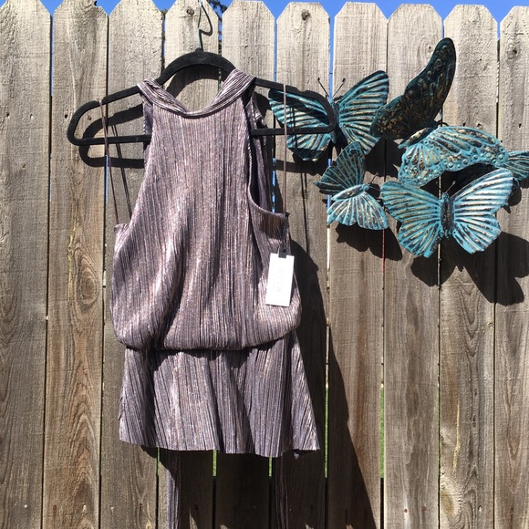 ASTR The label metallic halter top NWT - Picture 2 of 8